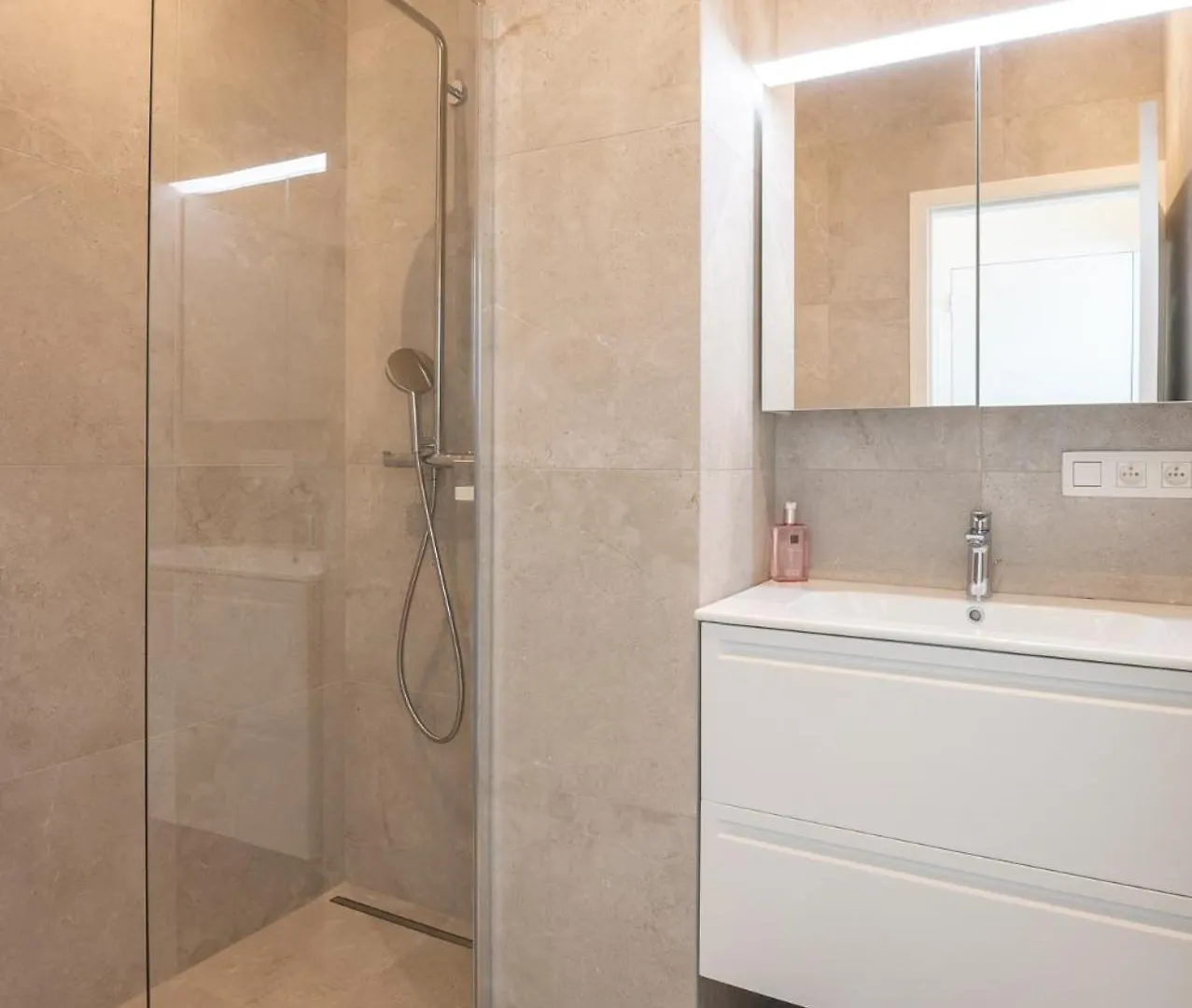 Beautiful Renovated Apartment In An Authentic Building Ostend 0*,