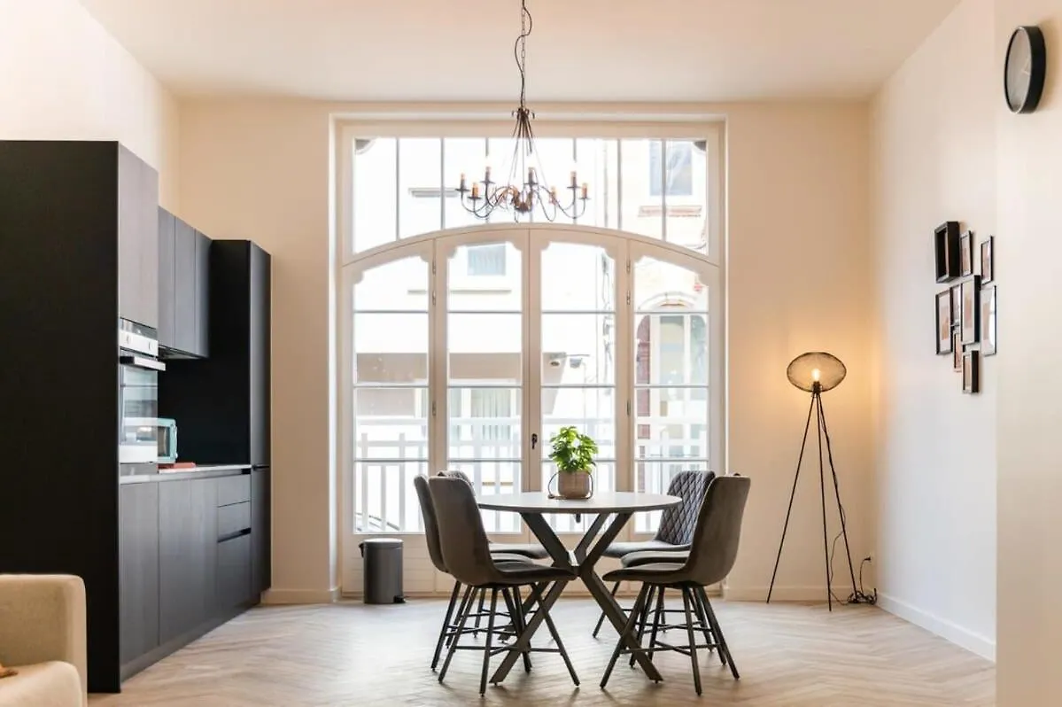 Beautiful Renovated Apartment In An Authentic Building Ostende