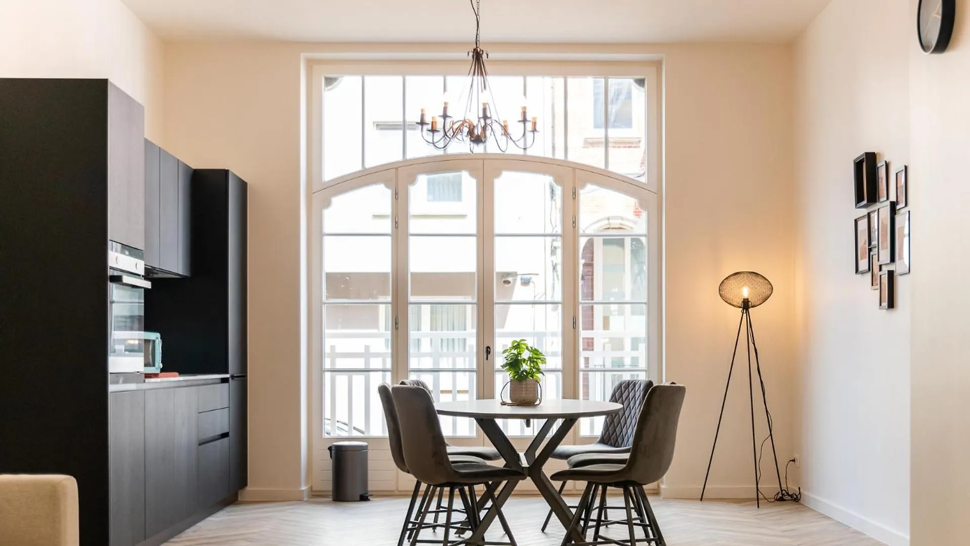 Beautiful Renovated Apartment In An Authentic Building Oostende