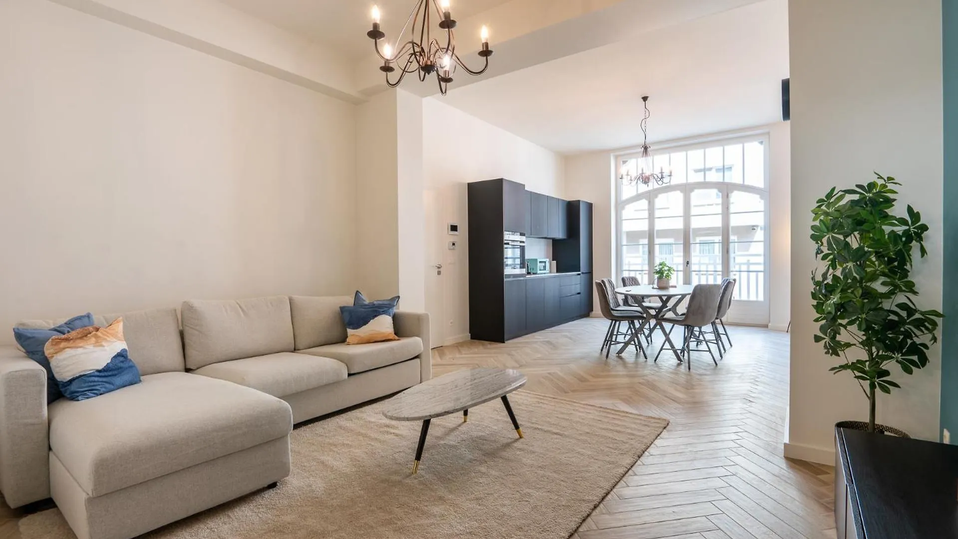 Beautiful Renovated Apartment In An Authentic Building Oostende België